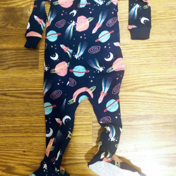 Baby girls size 6-9 months Simply Carter's sleeper - Picture 1 of 7